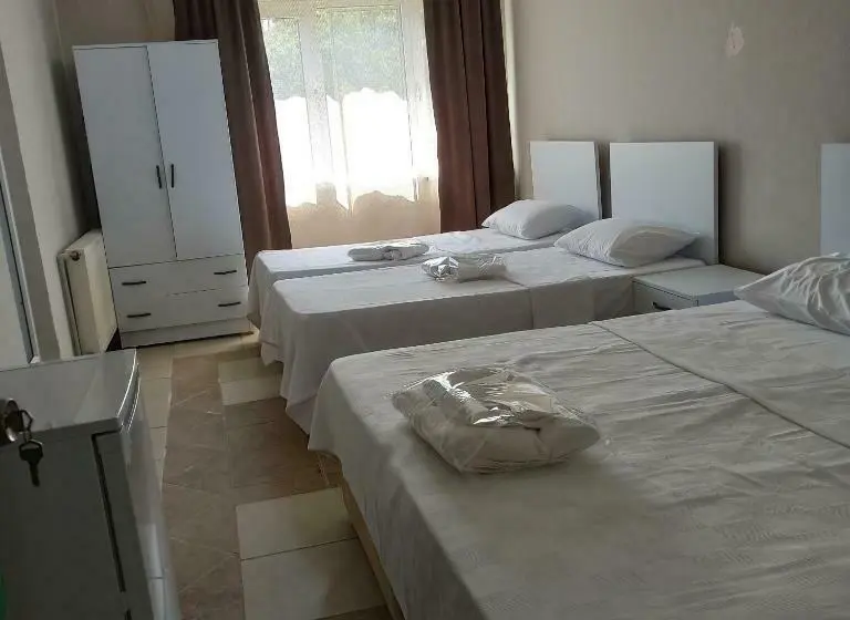 Standard Neljän Hengen Huone, Nilhan Otel