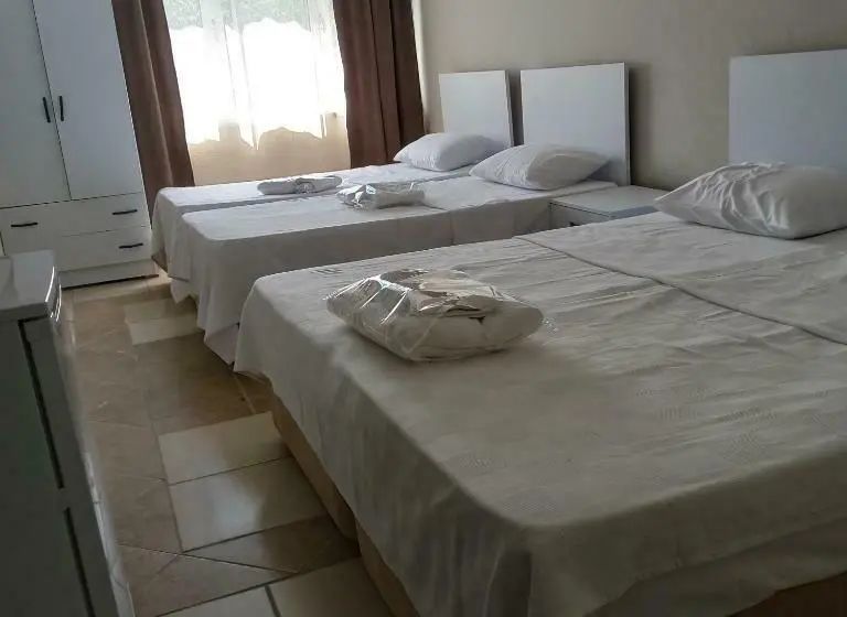 Standard Neljän Hengen Huone, Nilhan Otel