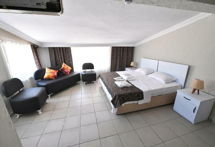 带露台的套间, Nilhan Otel