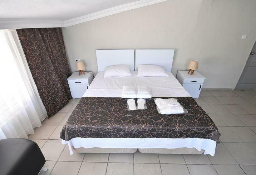 Люкс с Террасой, Nilhan Otel