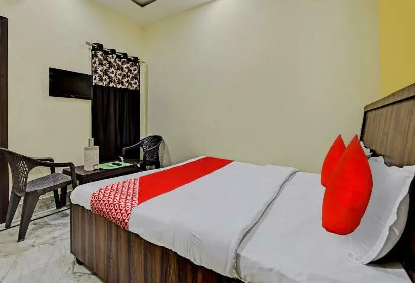 Classic Kolmen Hengen Huone, Oyo Flagship Hotel Royal Palace