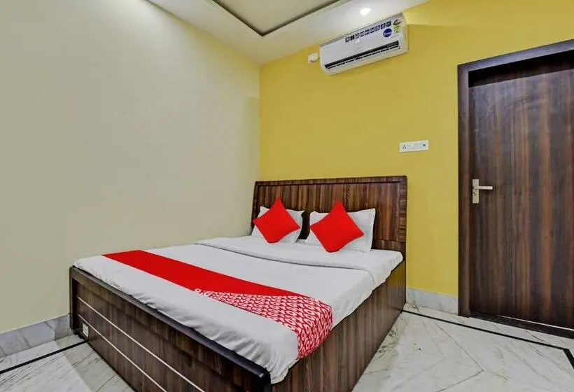 Classic Kolmen Hengen Huone, Oyo Flagship Hotel Royal Palace