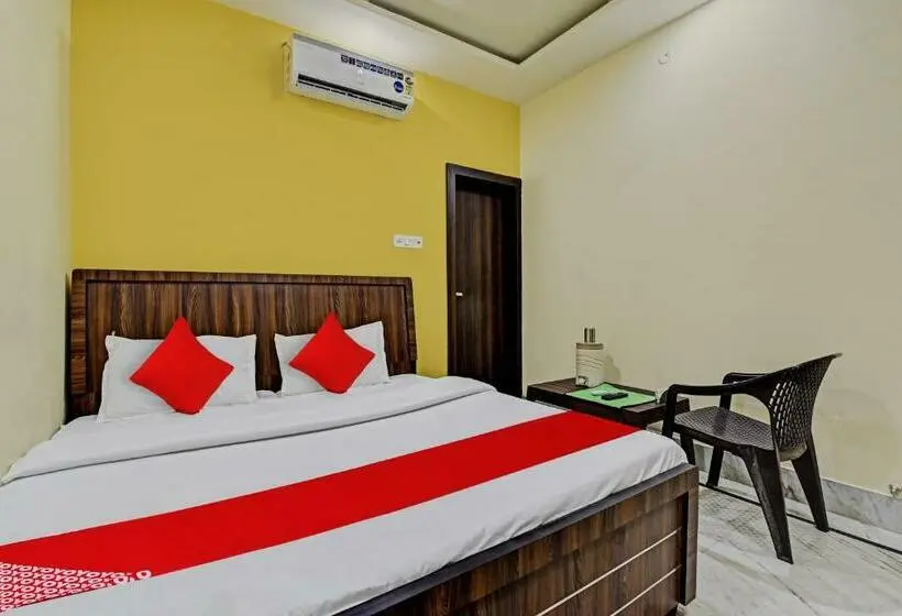 Classic Kolmen Hengen Huone, Oyo Flagship Hotel Royal Palace