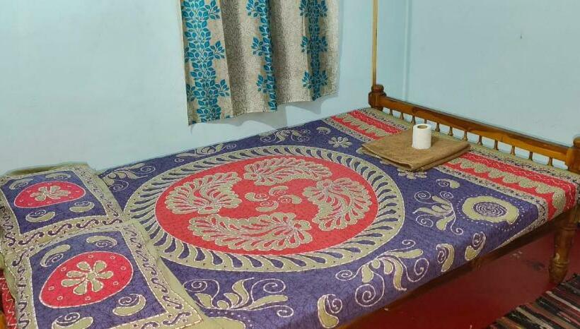 エコノミーシングルルーム, The Blues