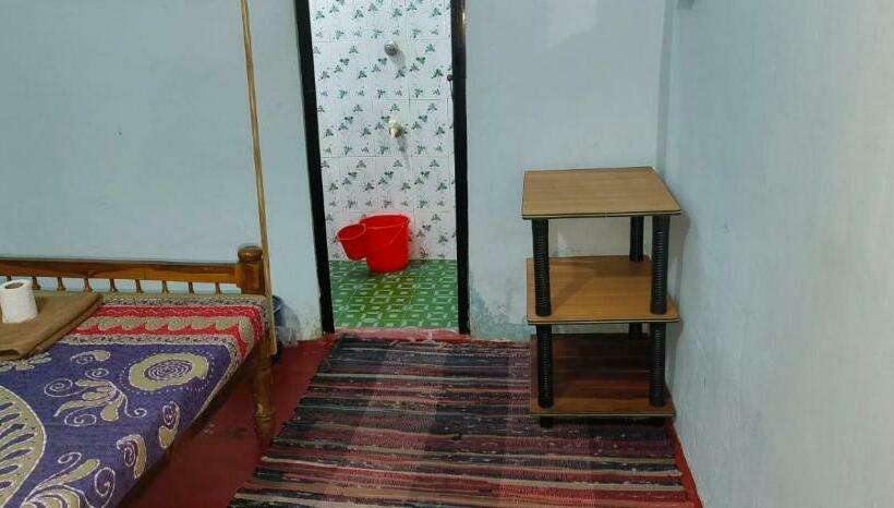 エコノミーシングルルーム, The Blues