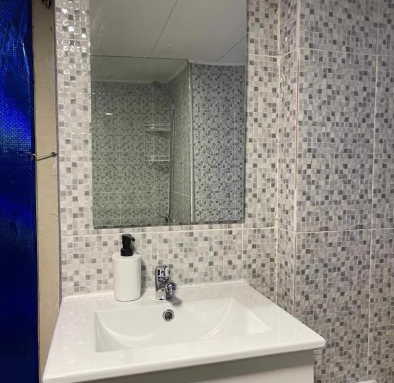 سوییت, Alfama Guest House