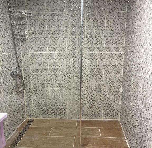 سوییت, Alfama Guest House