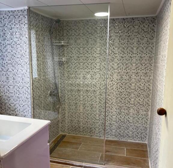 سوییت, Alfama Guest House