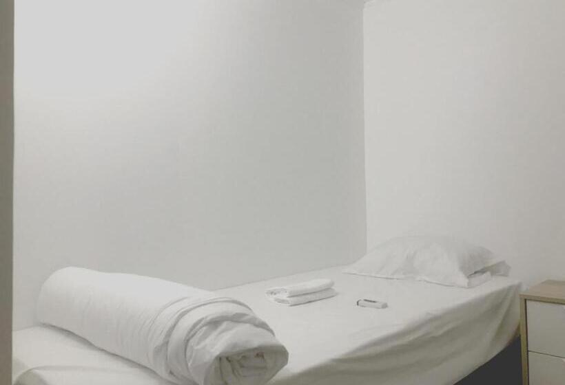 اتاق استاندارد یک نفره, Alfama Guest House