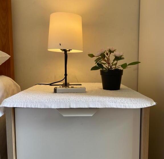 اتاق استاندارد یک نفره, Alfama Guest House