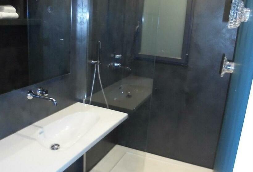 اتاق لوکس با چشم‌انداز دریا, Maison D Hôtes Bastia