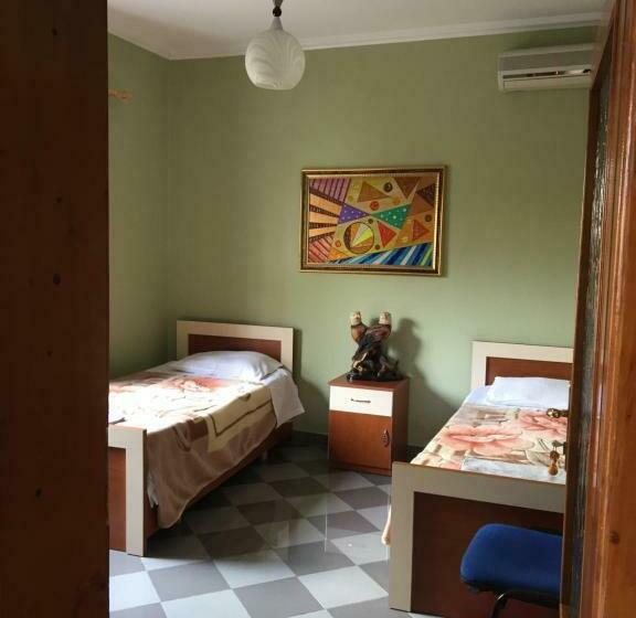 经济房, Hostel Grande House