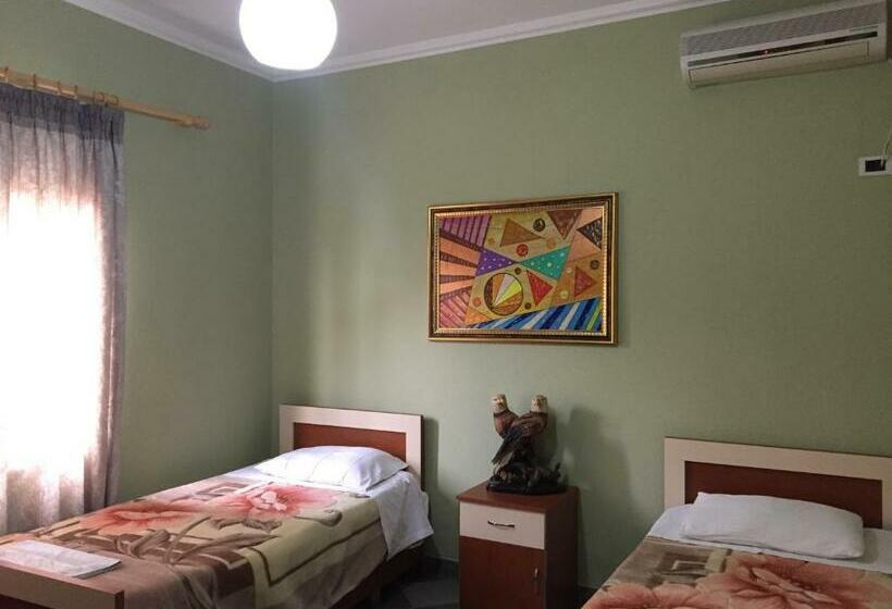 经济房, Hostel Grande House