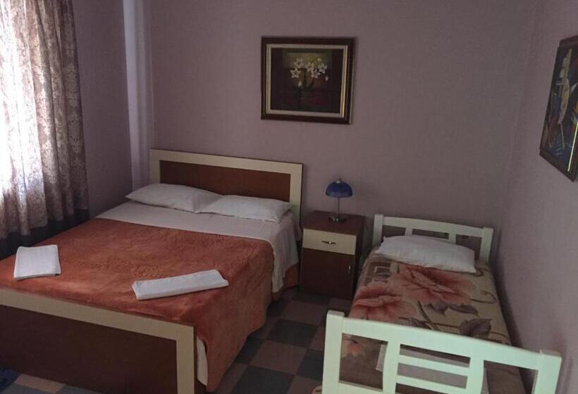 家庭间, Hostel Grande House