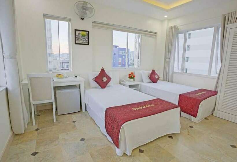 اتاق لوکس, Daystar