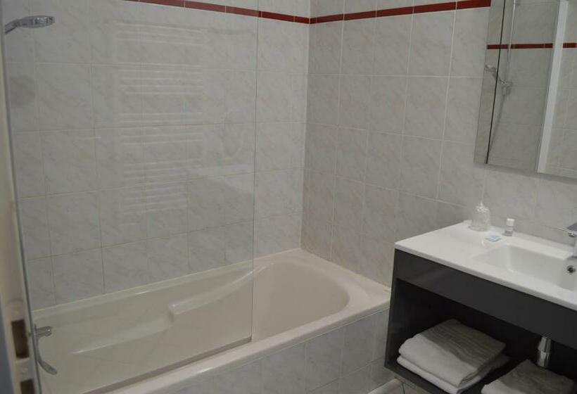 スタンダードルーム, Logis Hotel Du Parc Restaurant Le Rouget De Lisle