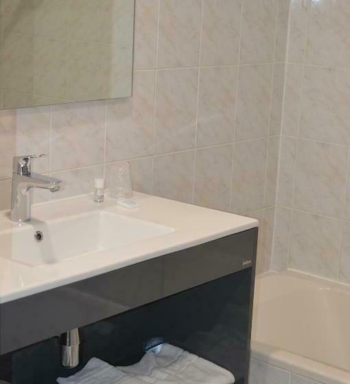 スタンダードルーム, Logis Hotel Du Parc Restaurant Le Rouget De Lisle