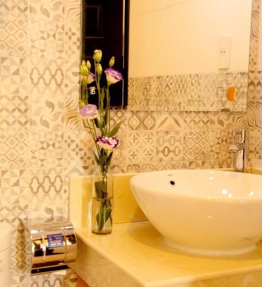 سوییت خانوادگی, Flora Hotel Hue