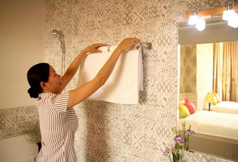 اتاق لوکس خانوادگی, Flora Hotel Hue