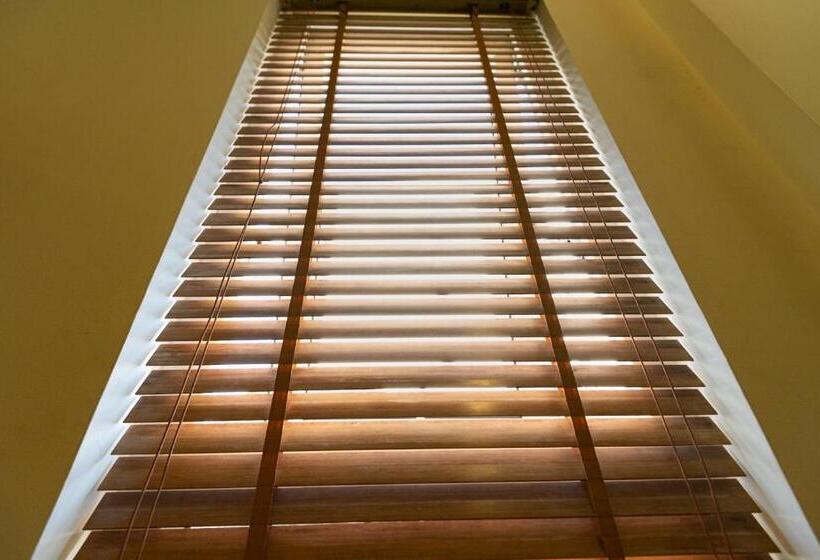 اتاق لوکس خانوادگی, Flora Hotel Hue