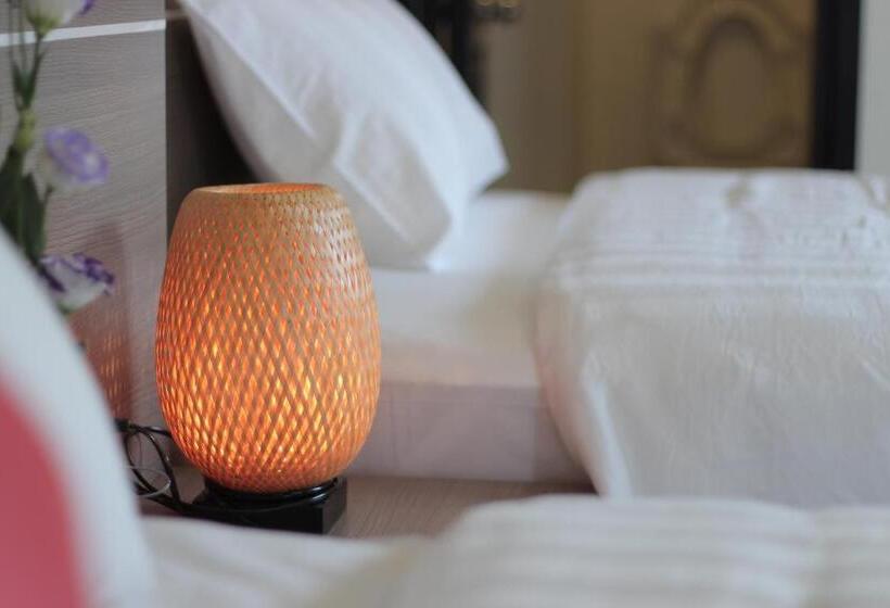 اتاق لوکس خانوادگی, Flora Hotel Hue