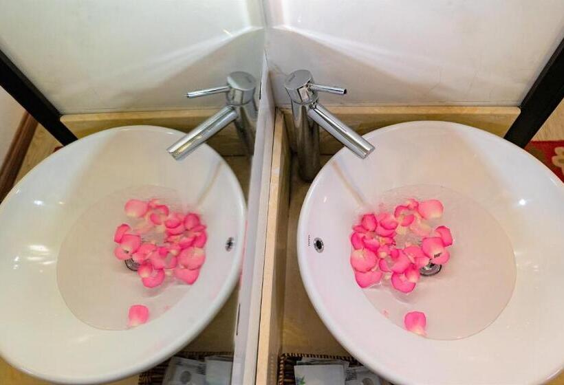 اتاق سوپریور, Flora Hotel Hue