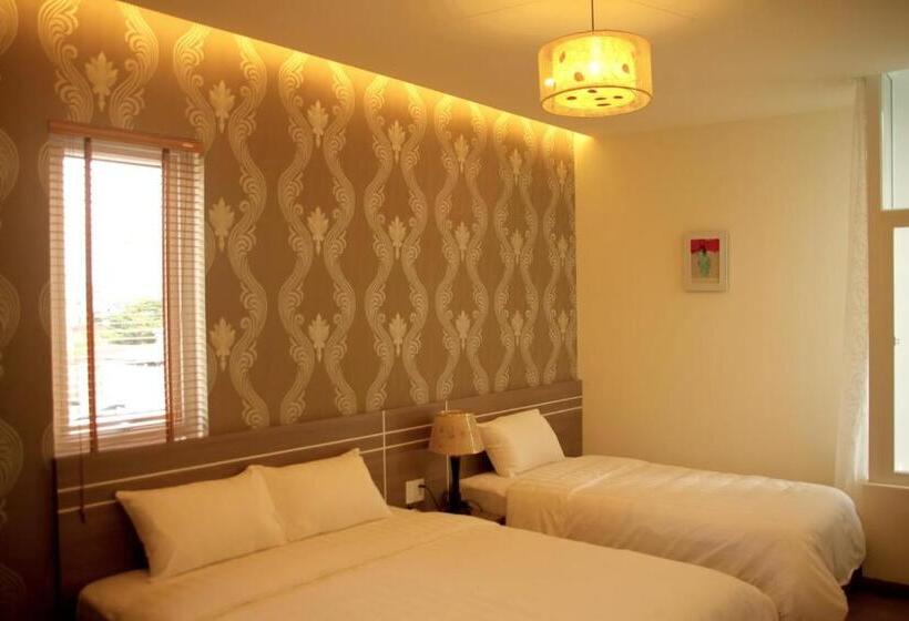 اتاق لوکس خانوادگی, Flora Hotel Hue