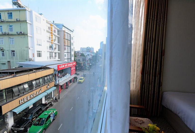 سوییت خانوادگی, Flora Hotel Hue