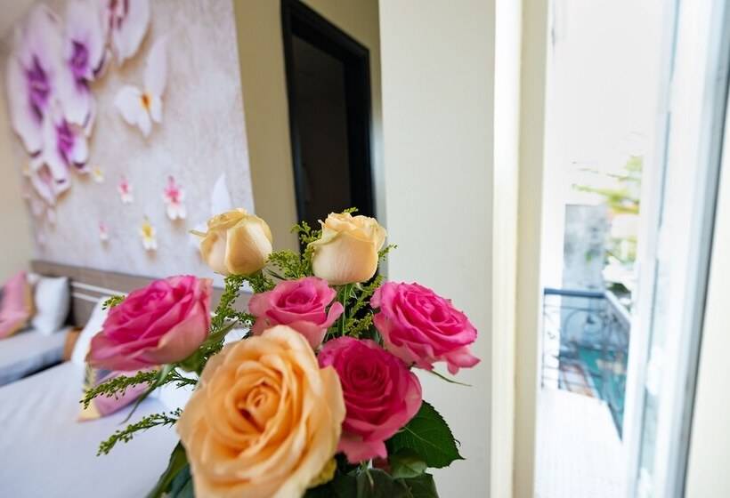 سوییت خانوادگی, Flora Hotel Hue