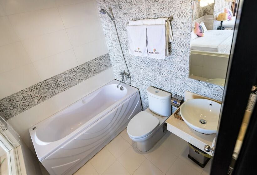 سوییت خانوادگی, Flora Hotel Hue