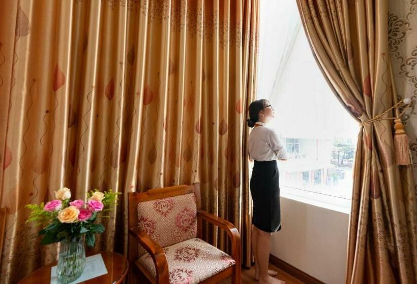 سوییت خانوادگی, Flora Hotel Hue