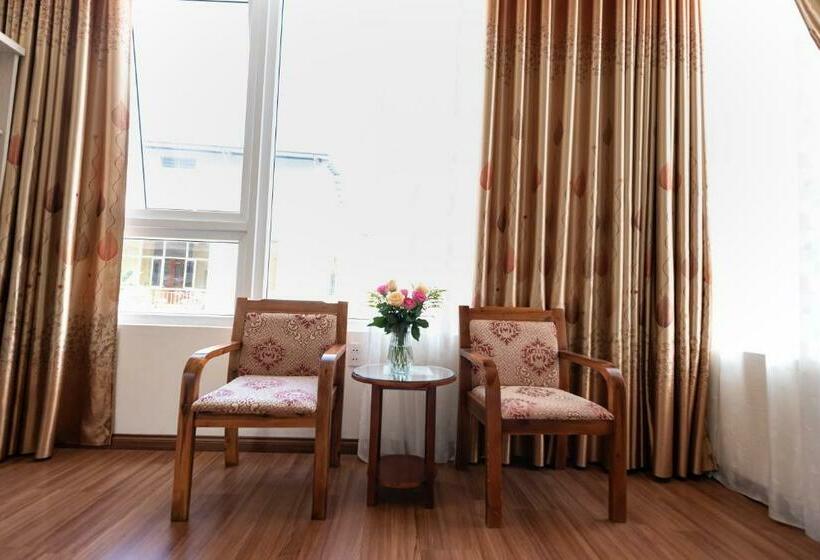 سوییت خانوادگی, Flora Hotel Hue