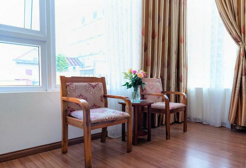 سوییت خانوادگی, Flora Hotel Hue