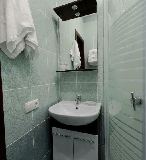 اتاق اکونومی, Hizhina