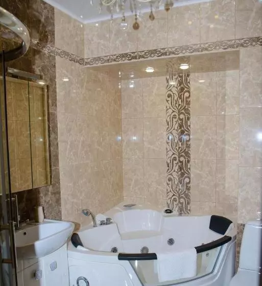 اتاق استاندارد با وان آب گرم, Hizhina