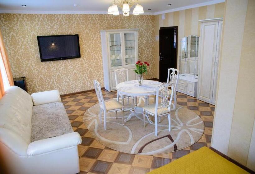 اتاق استاندارد با وان آب گرم, Hizhina