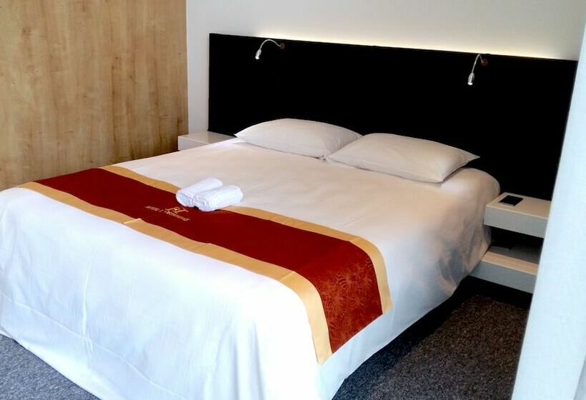 Номер Стандарт, Hôtel De La Seine