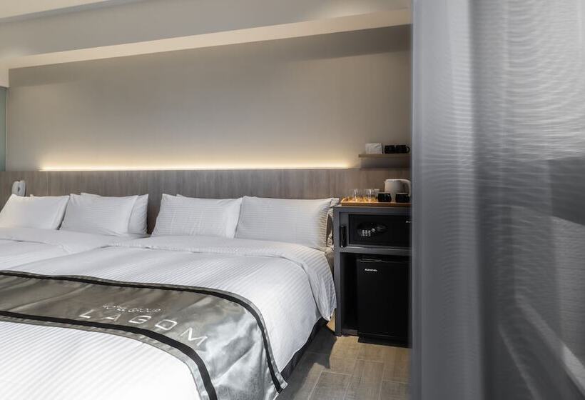 اتاق استاندارد چهار تخته, Yam Lagom