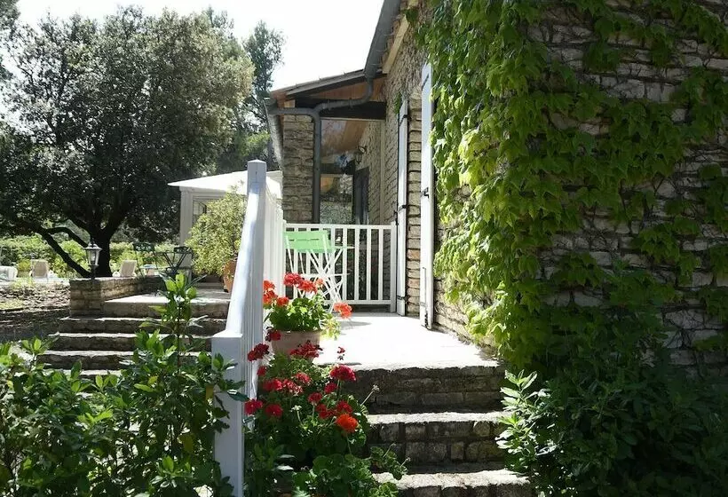 ガーデンビューデラックスルーム, Les Chambres D Adeline B&b