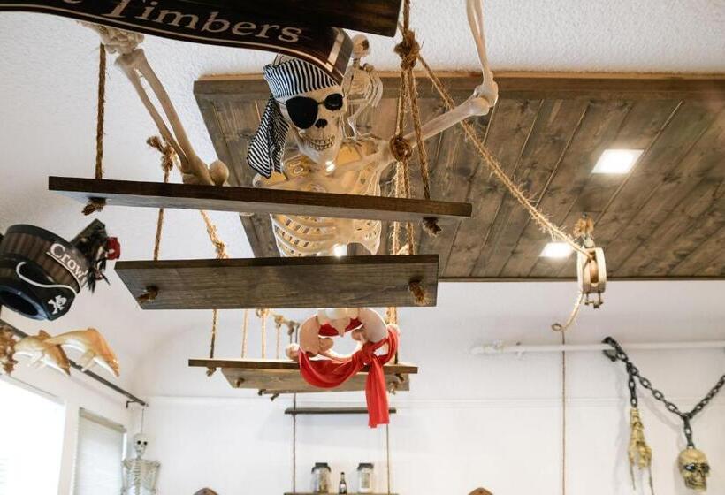 استودیوی لوکس, The Chadwick