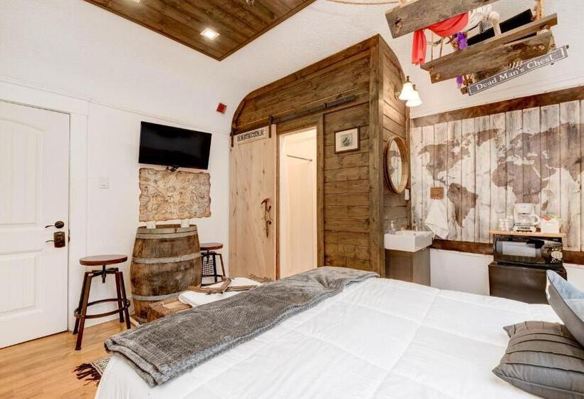 استودیوی لوکس, The Chadwick