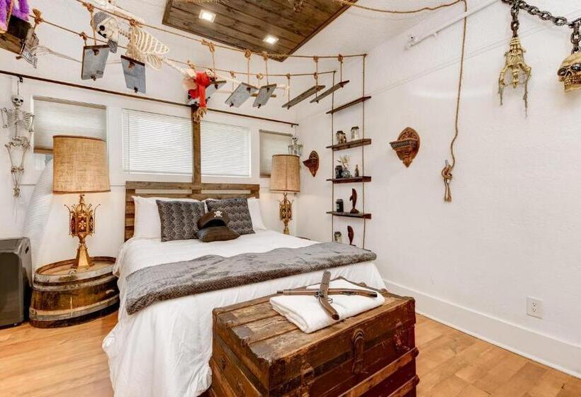 استودیوی لوکس, The Chadwick