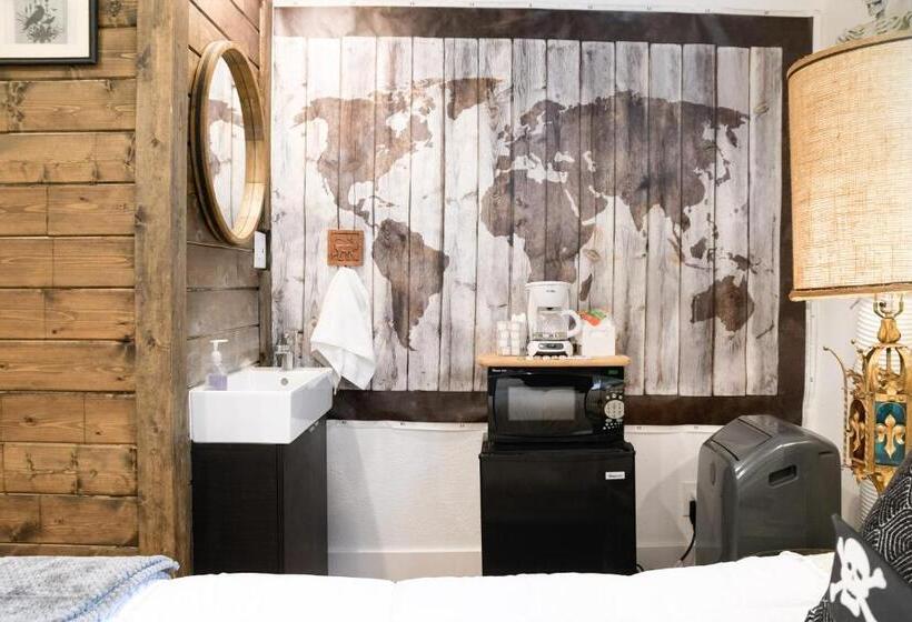 استودیوی لوکس, The Chadwick