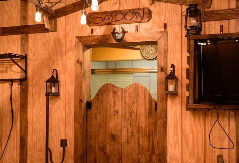 سوییت, The Chadwick