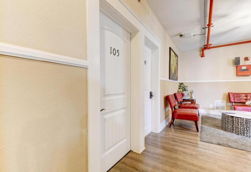 استودیوی لوکس, The Chadwick