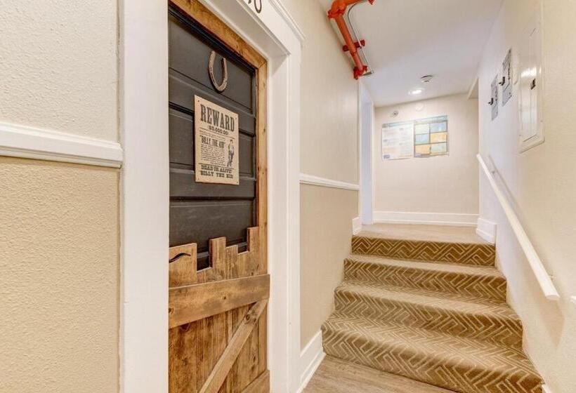 سوییت, The Chadwick