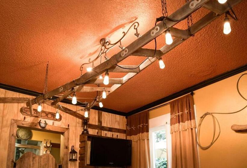 سوییت, The Chadwick