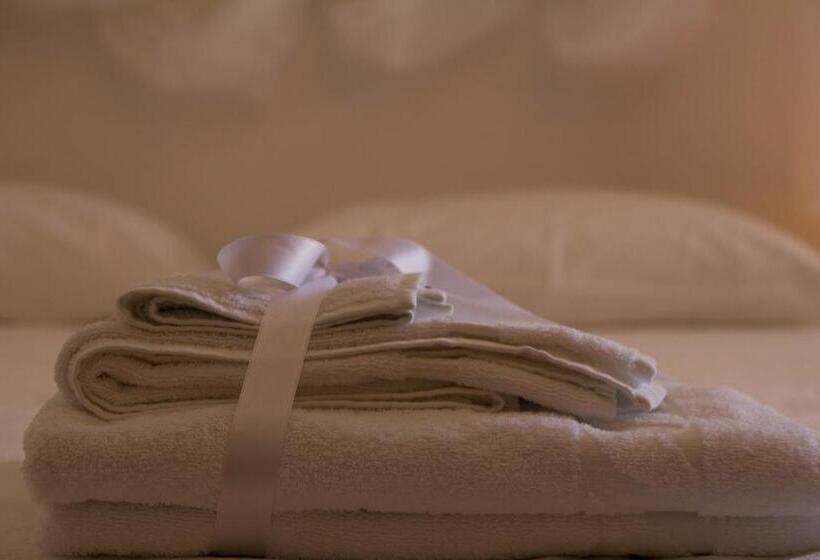 غرفة كومفورت ثلاثية, B&b Fiori Di Loto