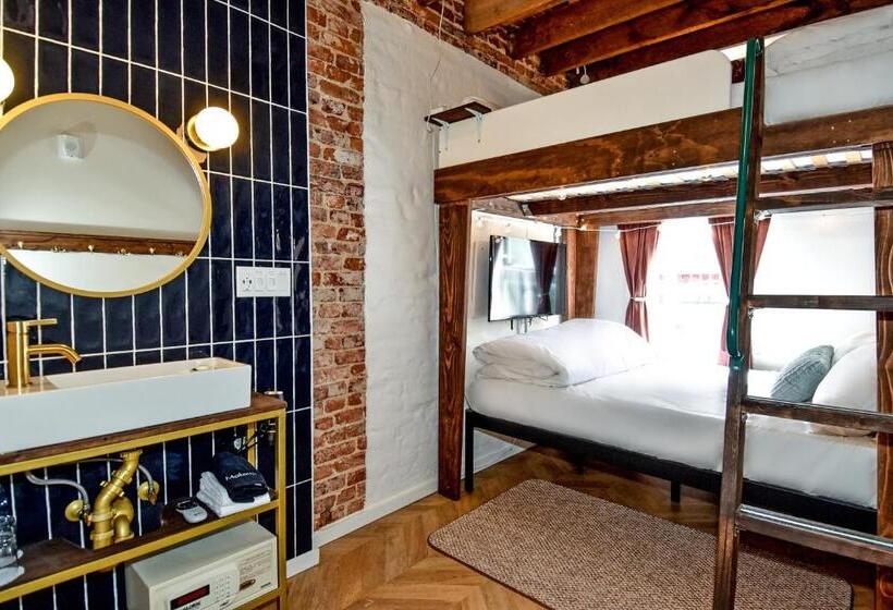 스탠다드 룸 2층 침대, Highroad Washington Dc