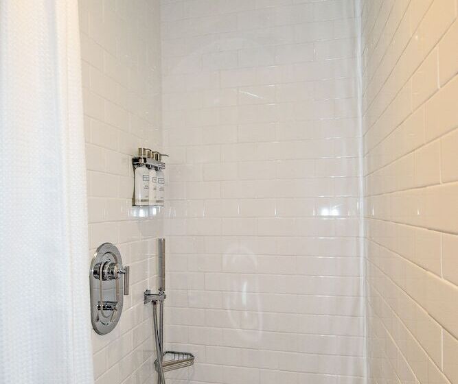 디럭스 룸, Highroad Washington Dc